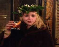 Caitlin Van Zandt consuming alcohol